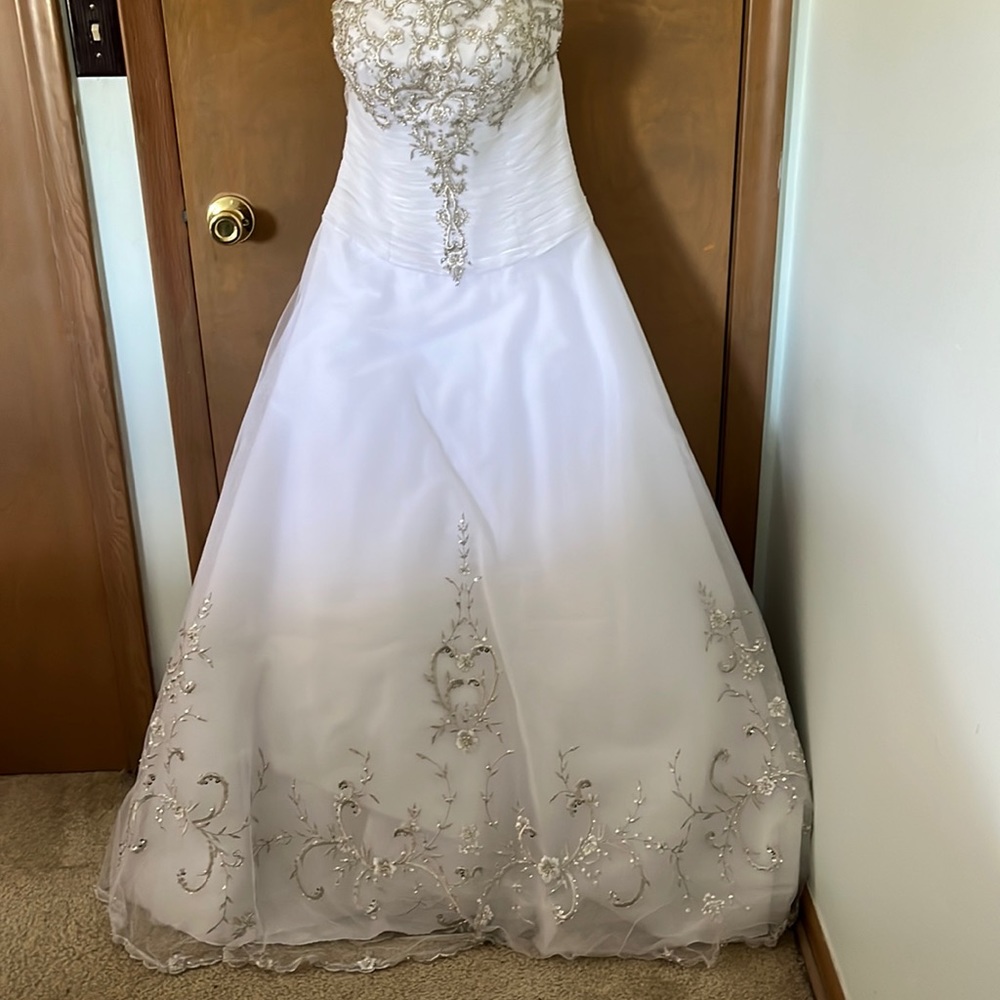 Christina Wu wedding dress. Tag says size 10 but I was a size 6.